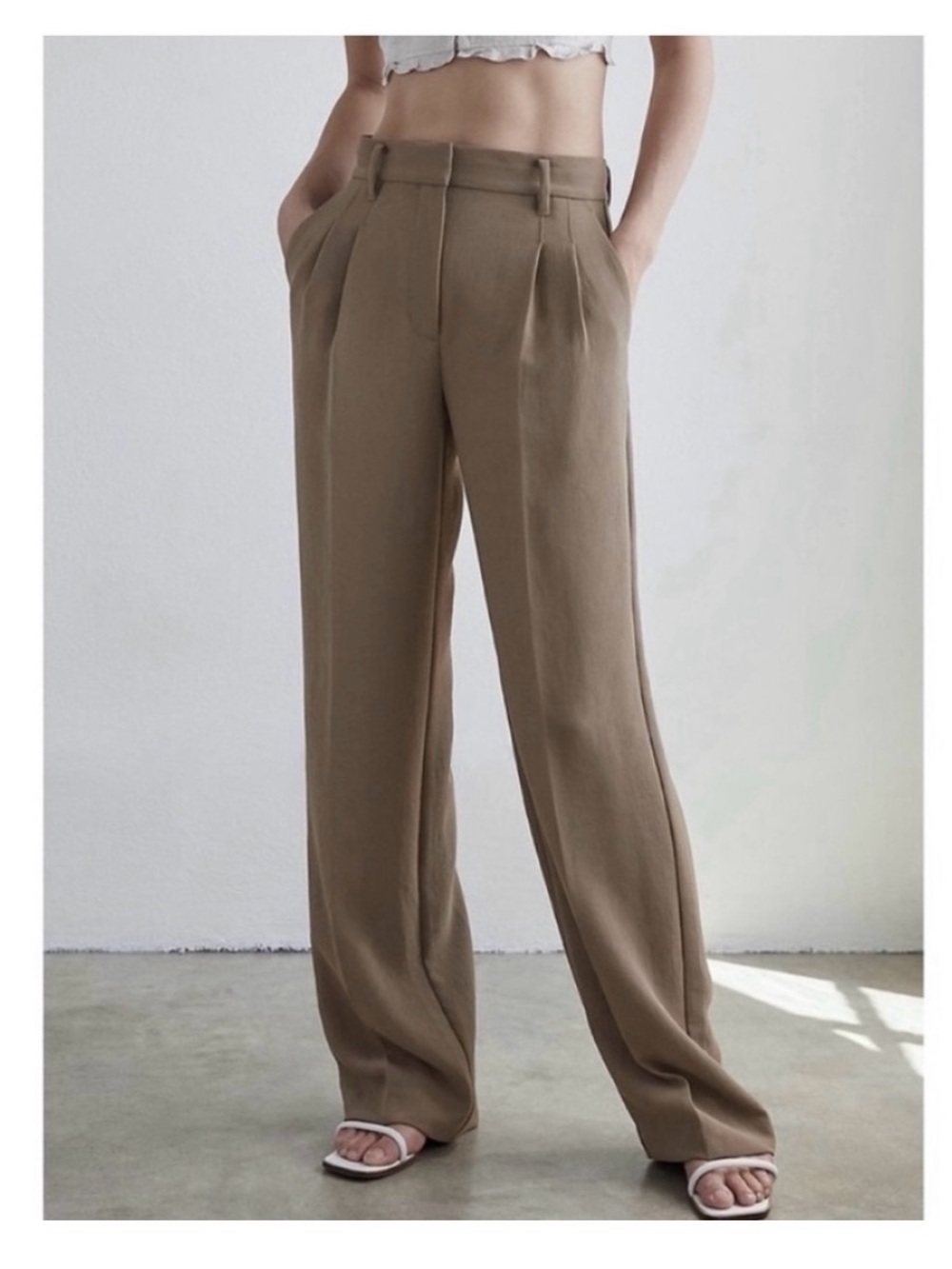 Aritzia Effortless pant crepette Nomad taupe 00 short